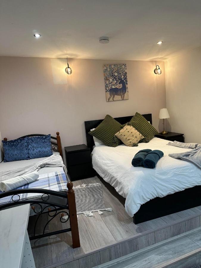 Charming Studio Apartment In Лондон Екстериор снимка