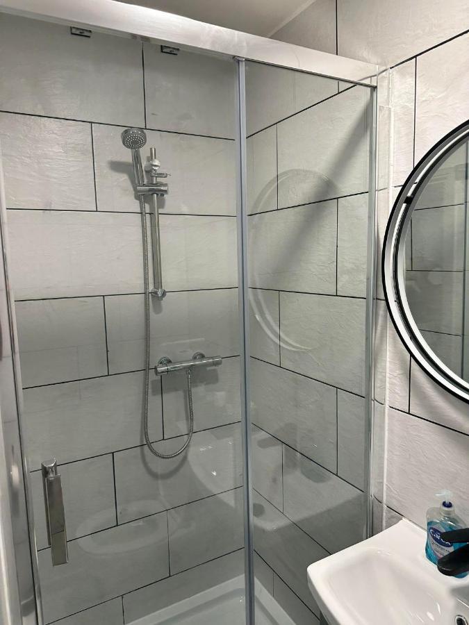 Charming Studio Apartment In Лондон Екстериор снимка