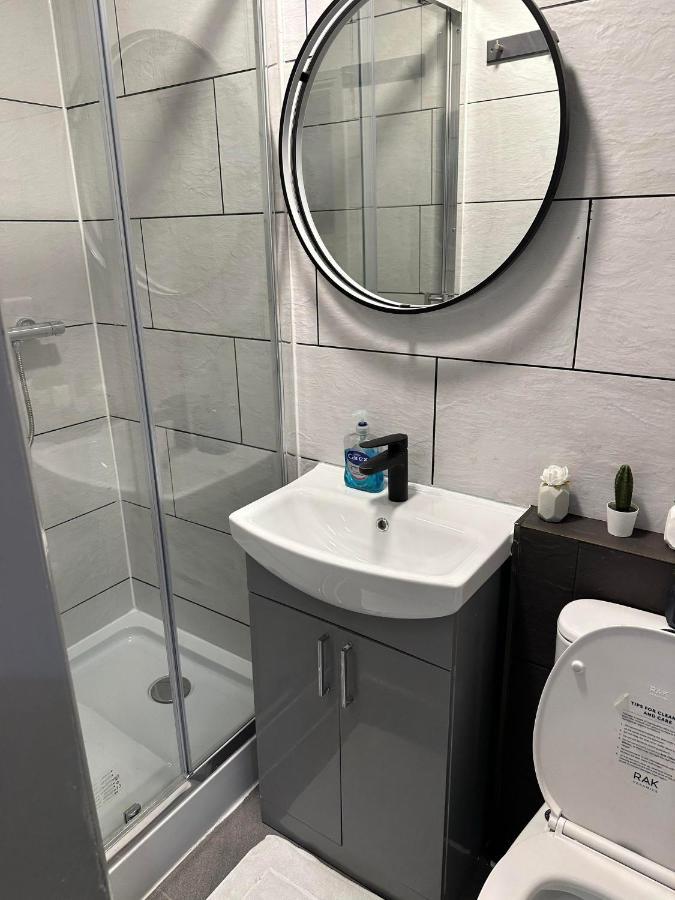 Charming Studio Apartment In Лондон Екстериор снимка