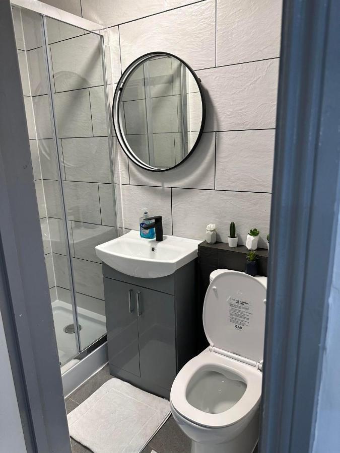 Charming Studio Apartment In Лондон Екстериор снимка