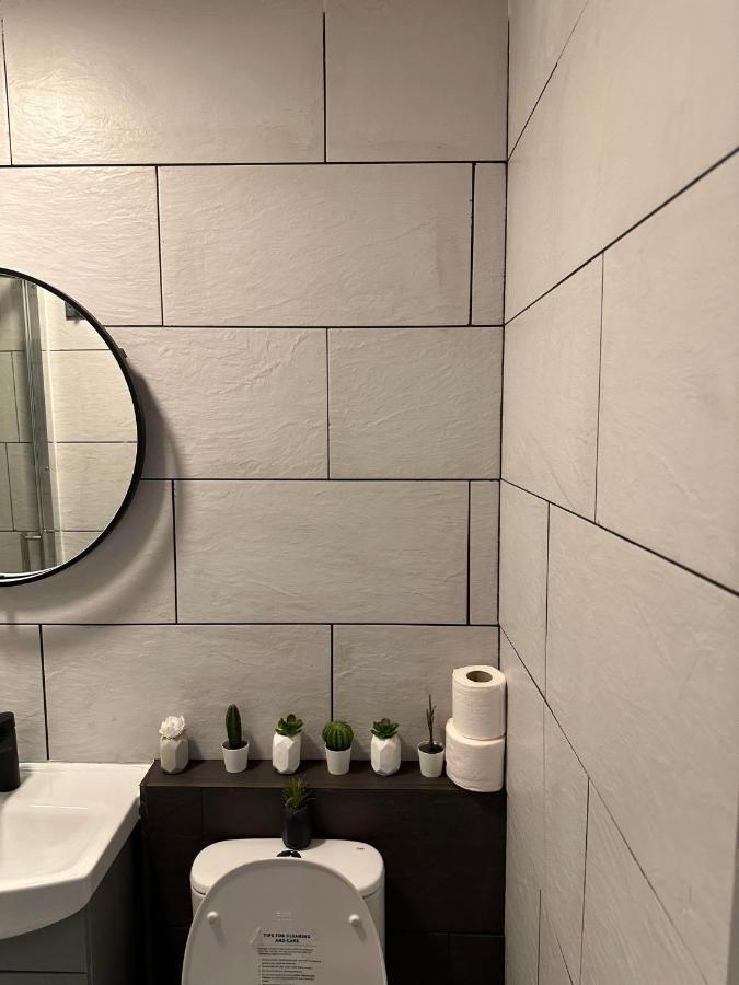 Charming Studio Apartment In Лондон Екстериор снимка